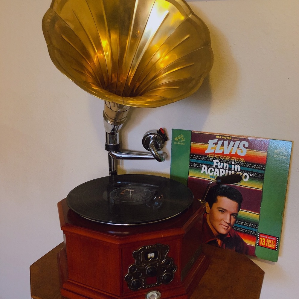 RCA Lawton Turntable w/ Analog Radio & CD